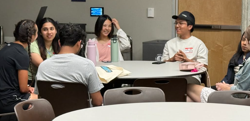 Peer mentors and mentees connect and share experiences during the Fall 2025 Peer Mentorship Mixer, hosted by the ESSC Graduate Advising Team.