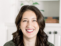 headshot photo of Larissa Geleris